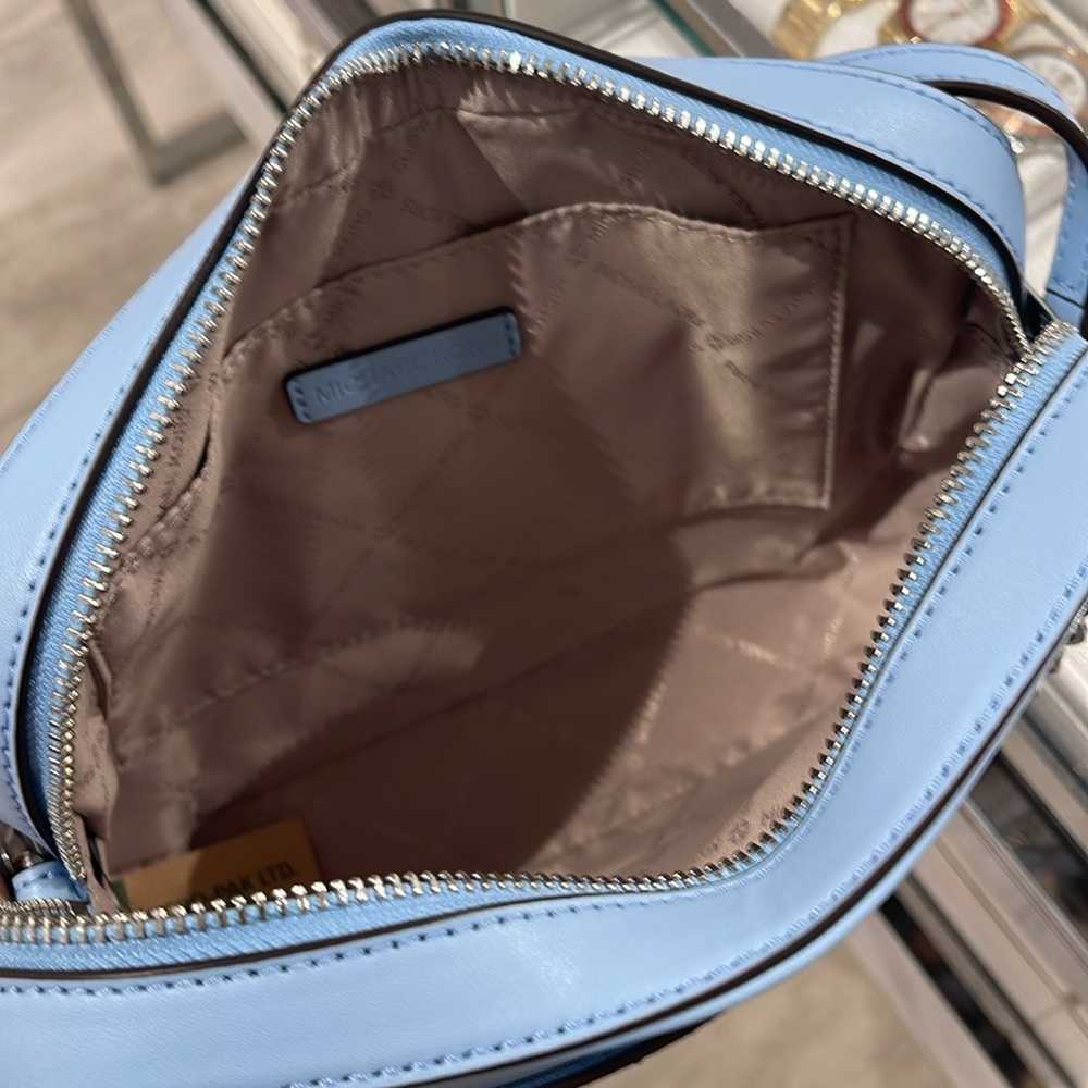MICHAEL KORS Jet Set Large Ombré Signature Logo Crossbody Body
Light Sky
NWT - Picture 7 of 16